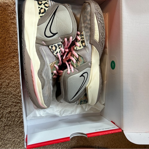 Basketball shoes. Nike Kyrie infinity Size 6.5 men’s and 8 women’s. - Picture 1 of 6